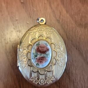 Vintage Gold Tone Locket Hand Painted Rose Cab Lovely